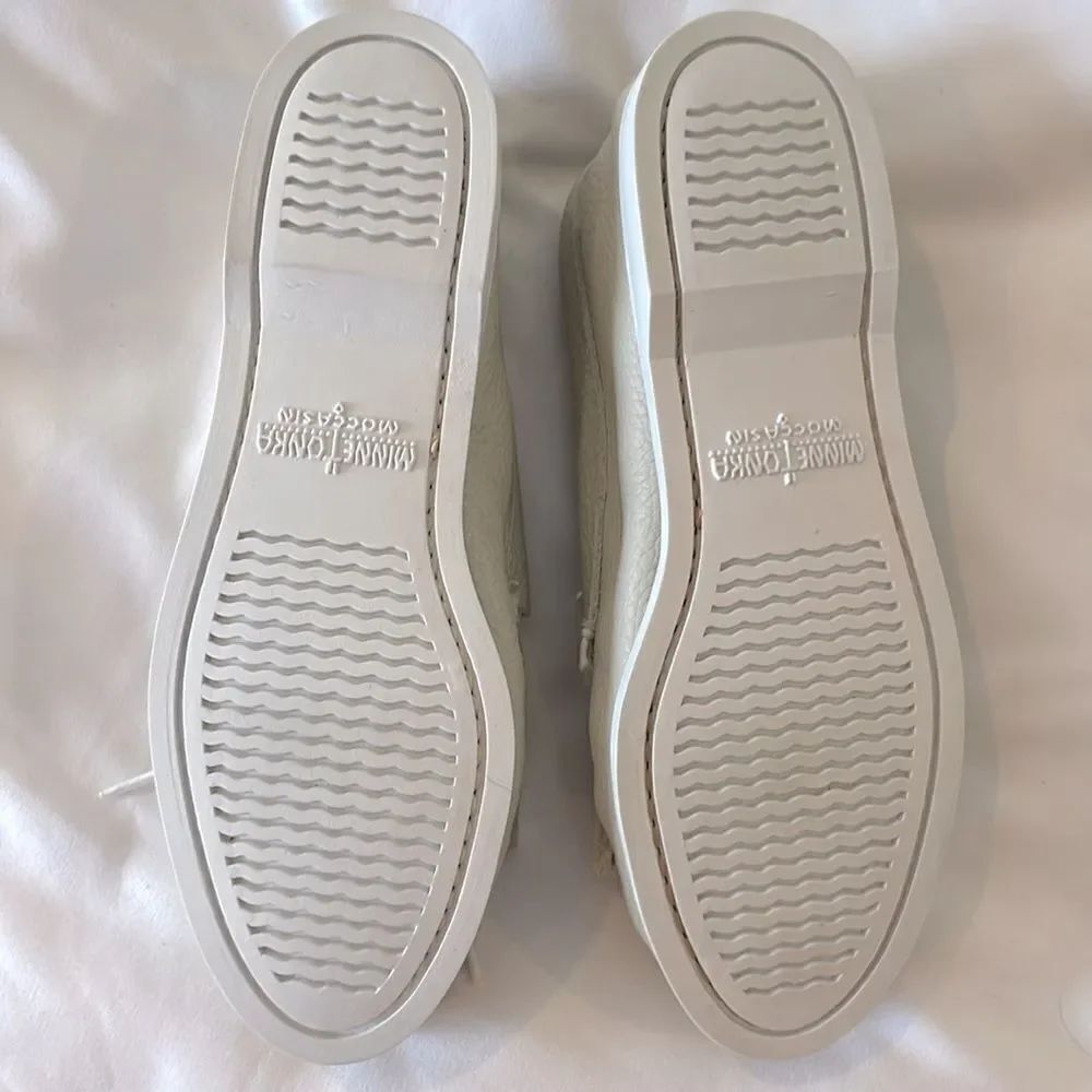 MINNETONKA LEATHER MOCCASINS. NEW. - Picture 6 of 7